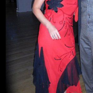 Long sifon red and black stunning evening gown